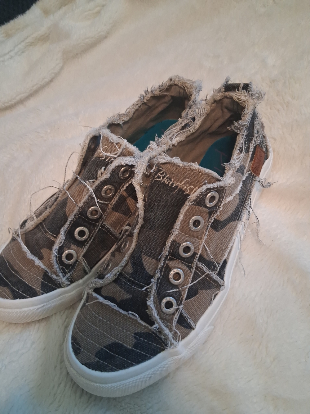 Women’s Slip-On Camouflage Frayed Sneakers - Taupe/Black